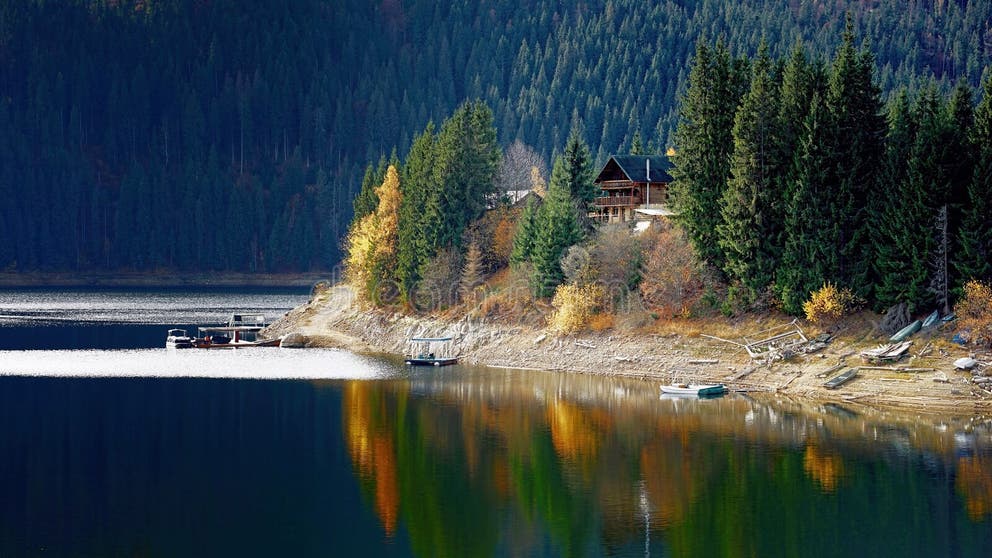 Lacul Belis-Fantanele, apus pe lac in Apuseni, excursie din Cabana KayLuna Matisesti