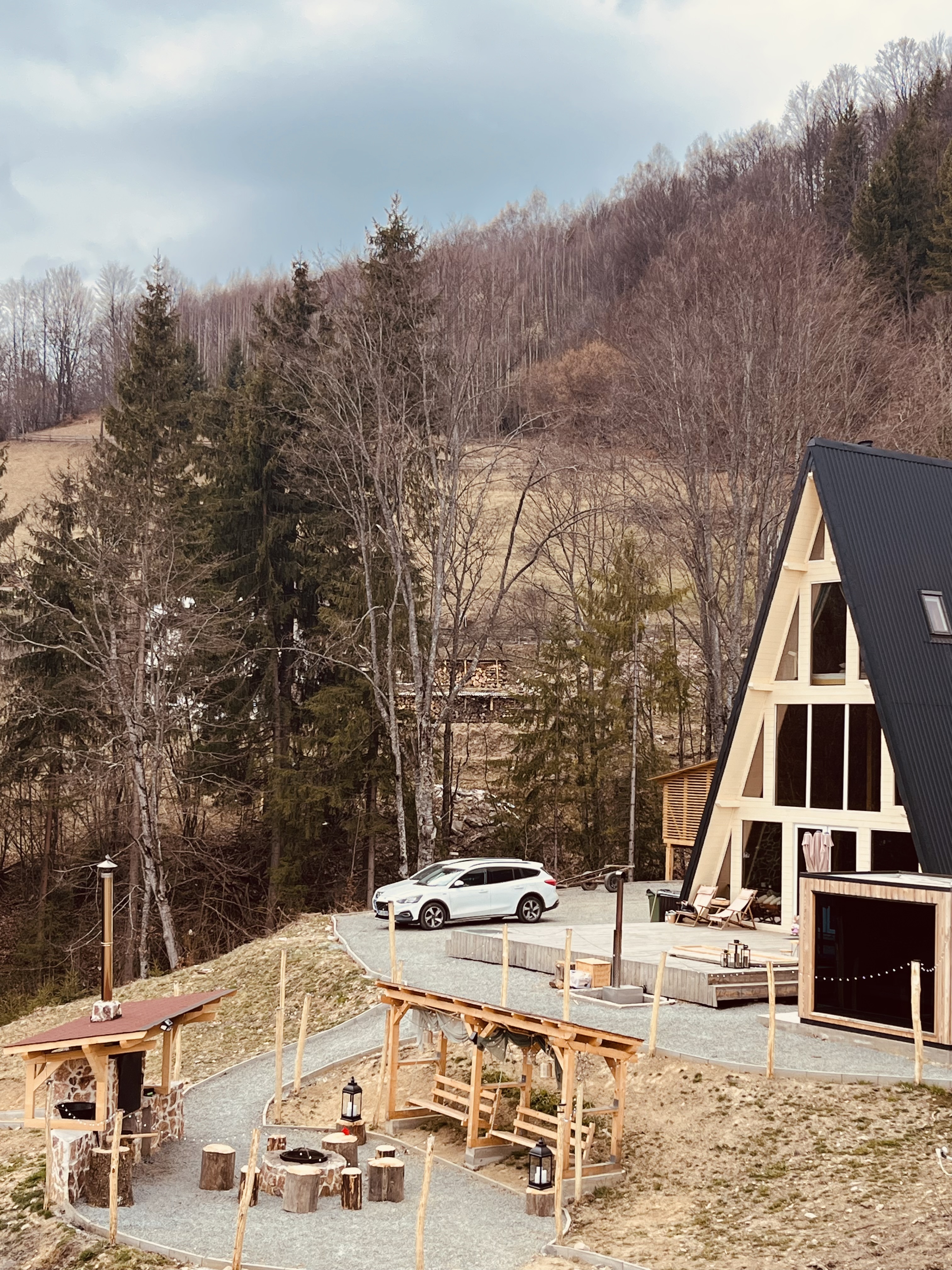 Cabana KayLuna si curtea mare din Matisesti