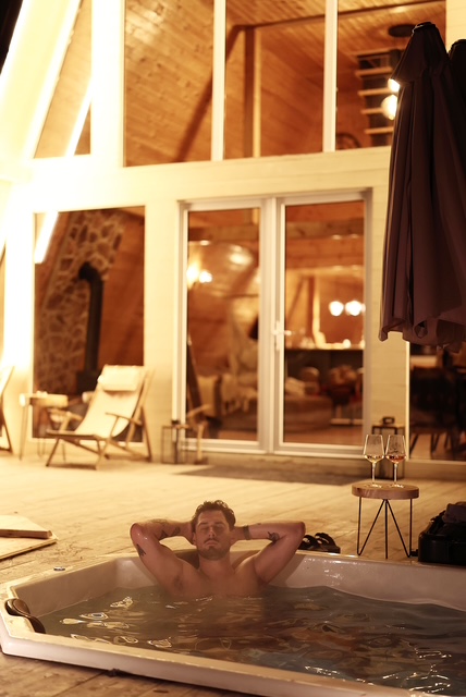 Baie moderna la Cabana KayLuna, cazare cabana A-Frame in Matisesti, Apuseni, Alba