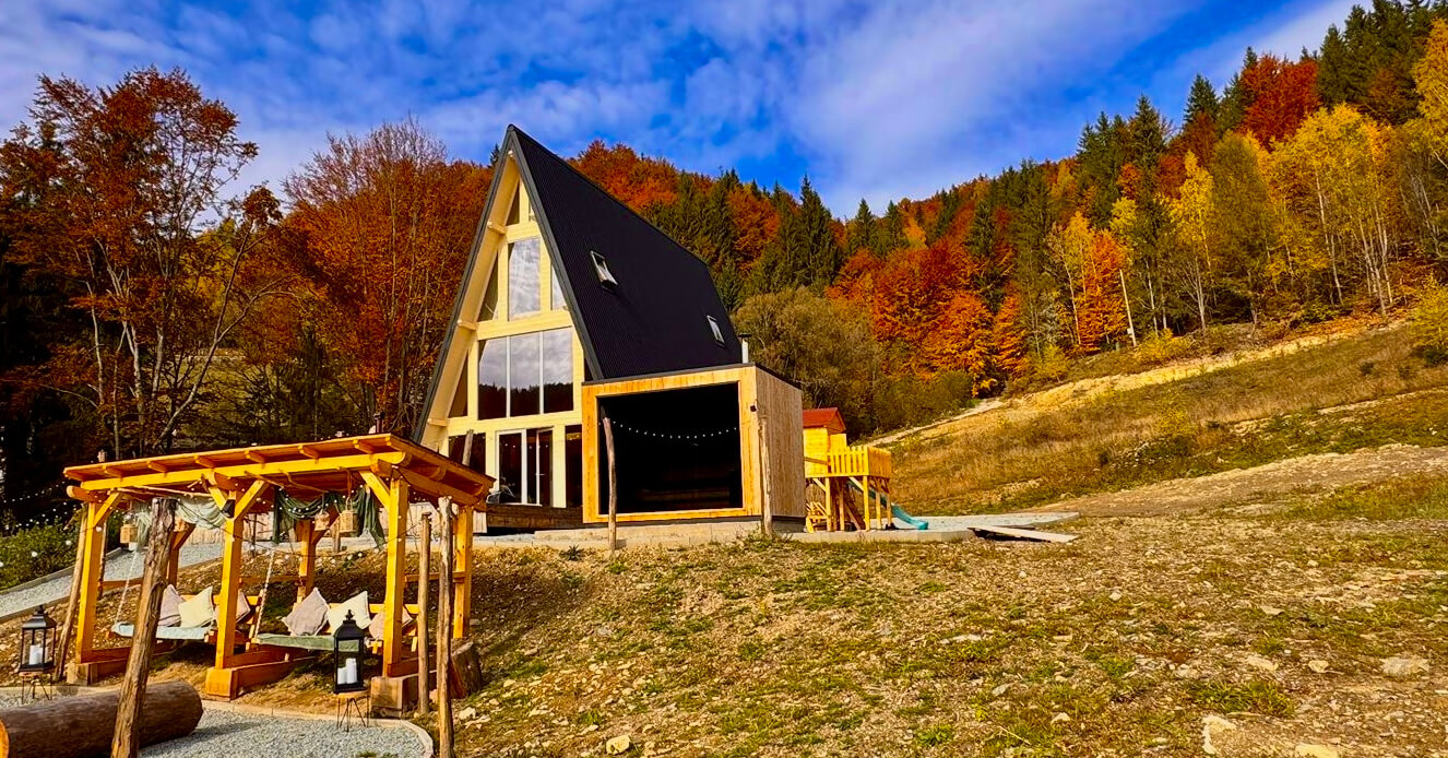 Cabana KayLuna vazuta din exterior in Apuseni
