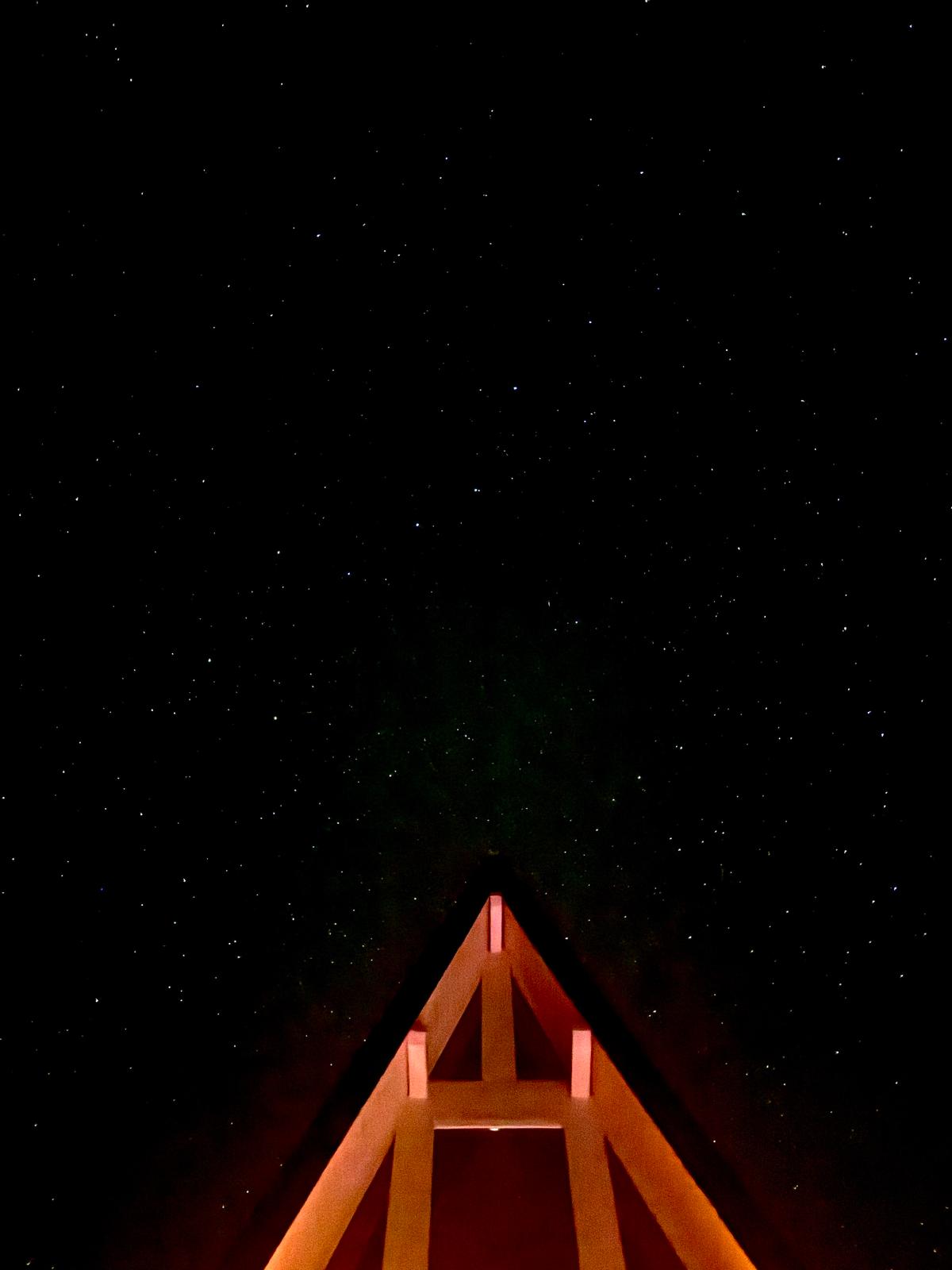 Cabana KayLuna vazuta sub cer plin de stele, cazare A-frame privata in Muntii Apuseni